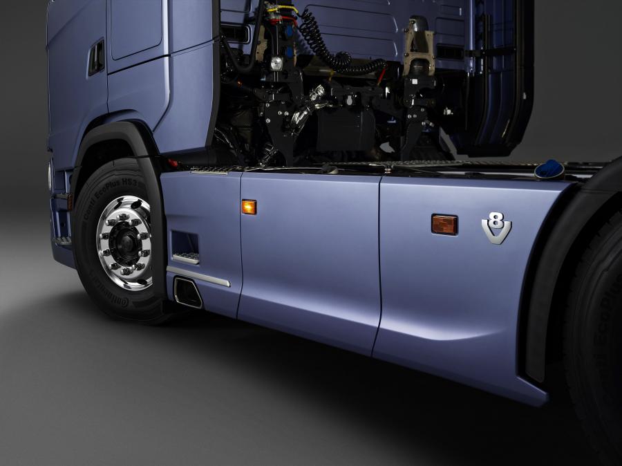 Детали экстерьера Scania R 500 4x2 Highline 2016 года  (фото 6 из 30)